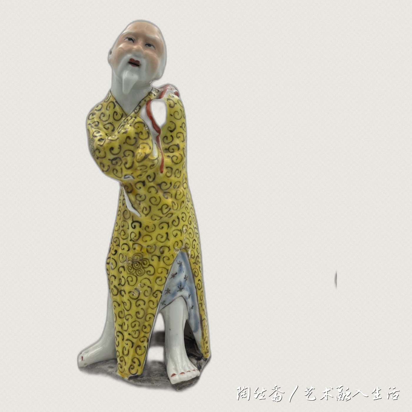 粉彩渔樵耕读之渔翁造像正面照片
