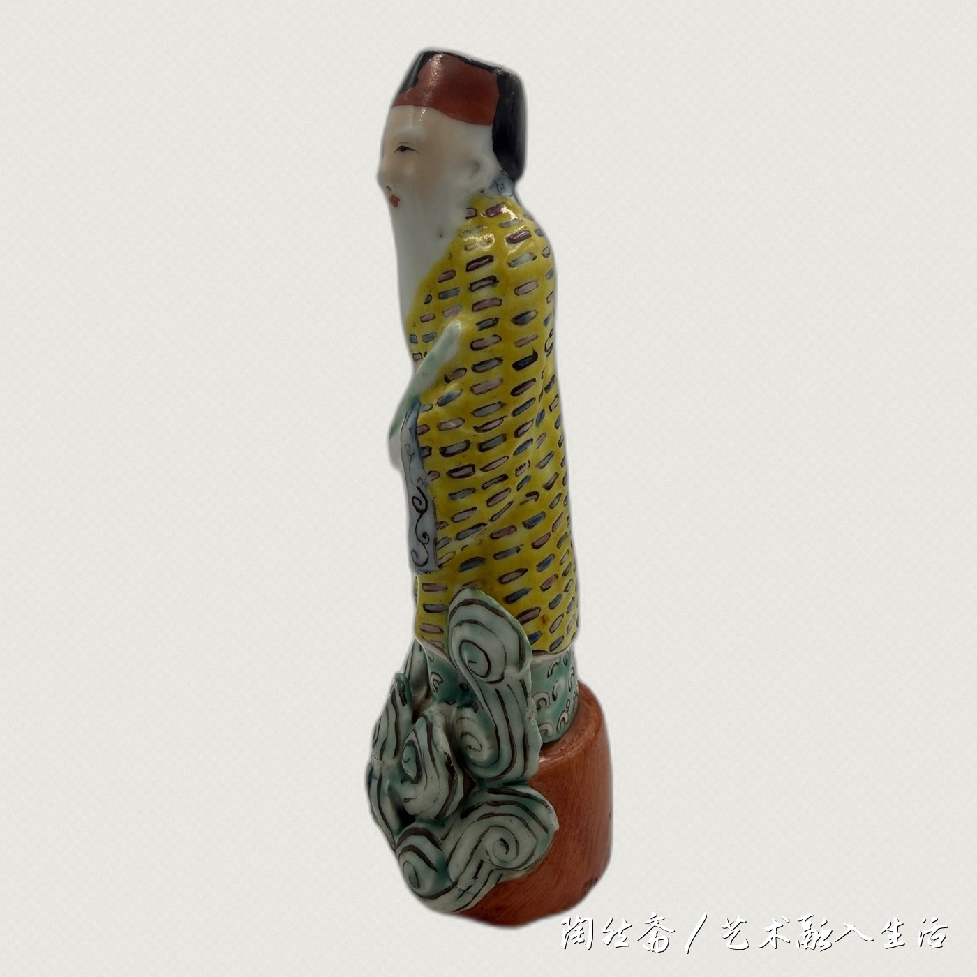 张果老造像背面,赭色便帽后、袍背、云座