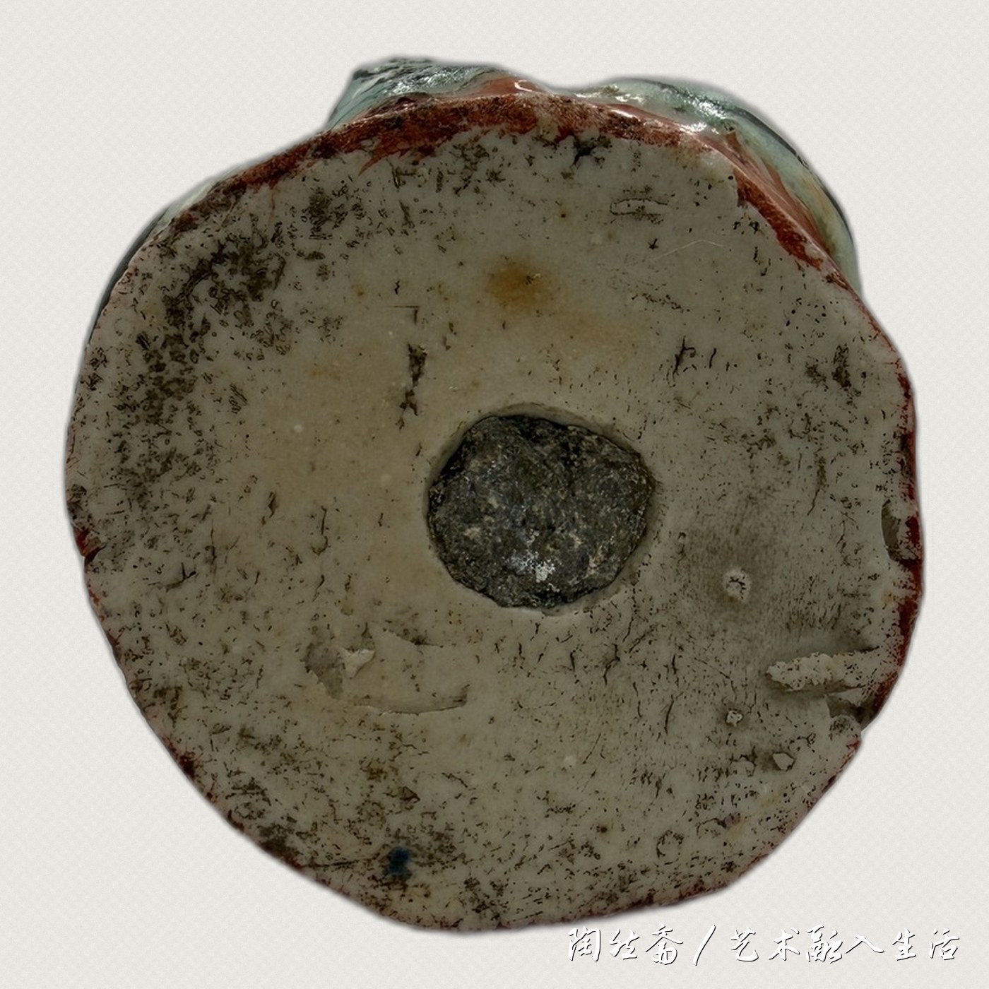 张果老造像底足,露胎、窑砂、矾红沿